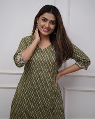 Women Green Kurta And Pant Set