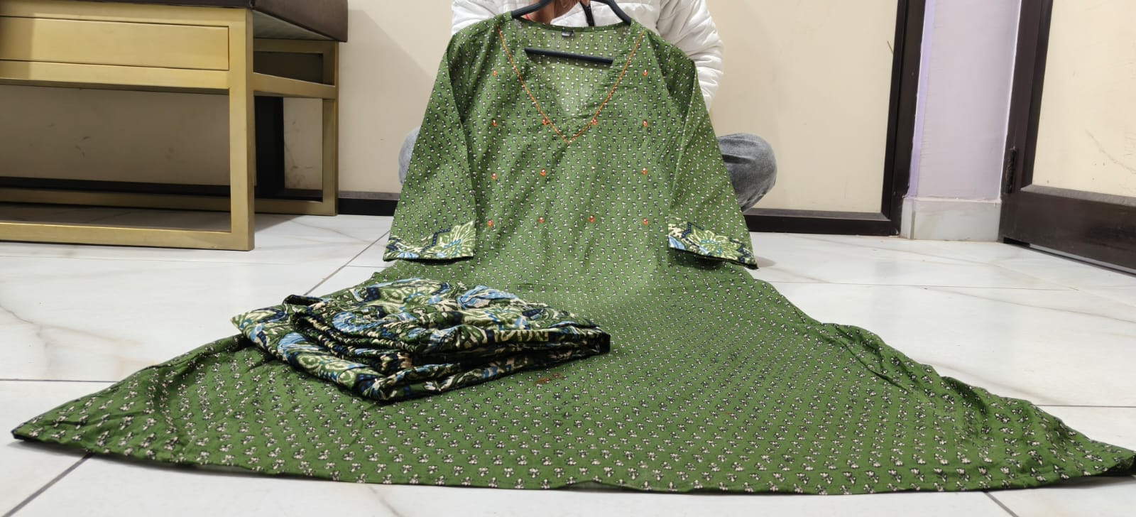 Women Green Kurta And Pant Set