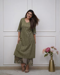 Women Green Kurta And Pant Set